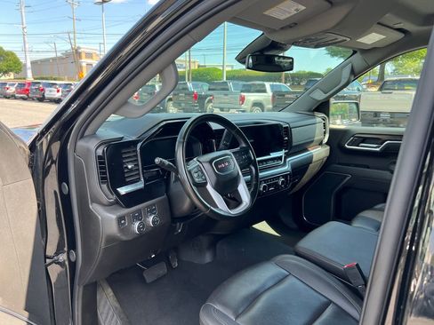 Used 2025 GMC Sierra 1500 SLT AWD/4WD image 10