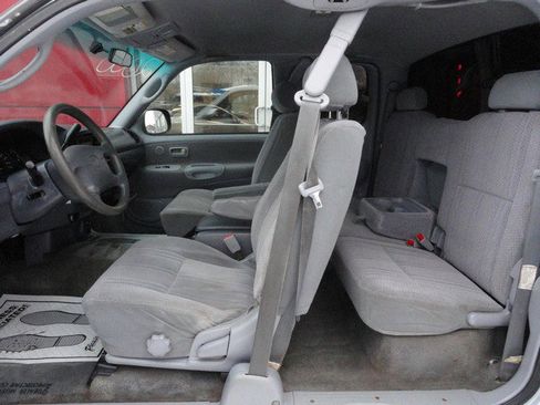 Used 2000 Toyota Tundra SR5 image 10