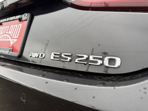 Used 2023 Lexus ES 250 w/ Premium Package image 9