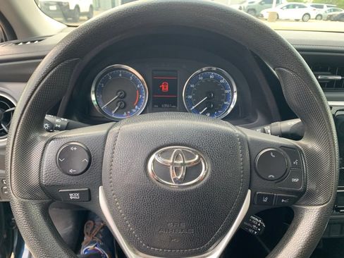 Used 2018 Toyota Corolla LE w/ Carpet Mat Package (TMS) FWD image 10