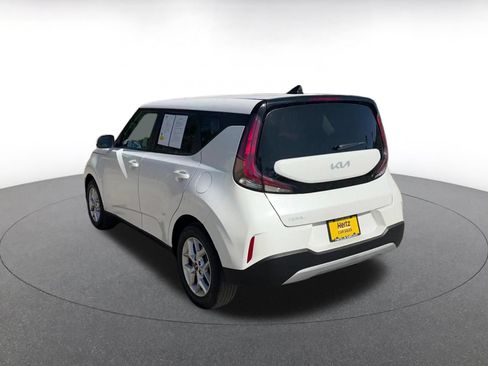 Used 2025 Kia Soul LX w/ LX Technology Package FWD image 10