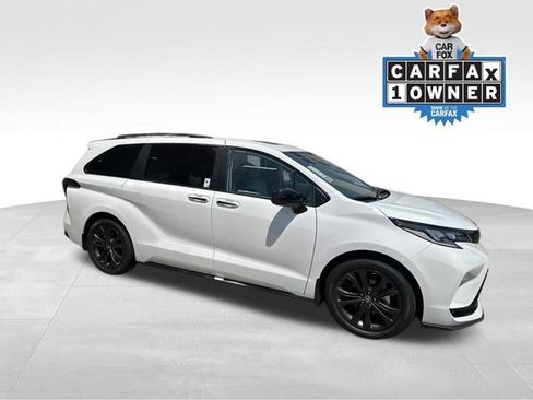 Certified 2026 Toyota Sienna XSE FWD image 4
