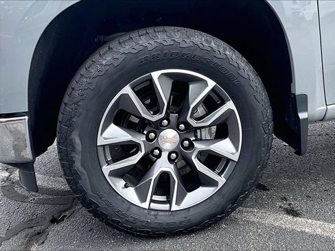Used 2024 Chevrolet Silverado 1500 LT AWD/4WD image 7