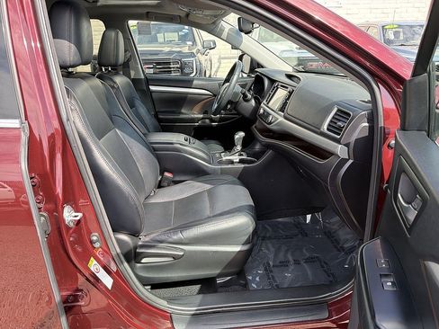 Used 2016 Toyota Highlander XLE w/ Preferred Accessory Package FWD image 27