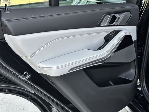 New 2025 BMW X5 sDrive40i w/ Climate Comfort Package image 31