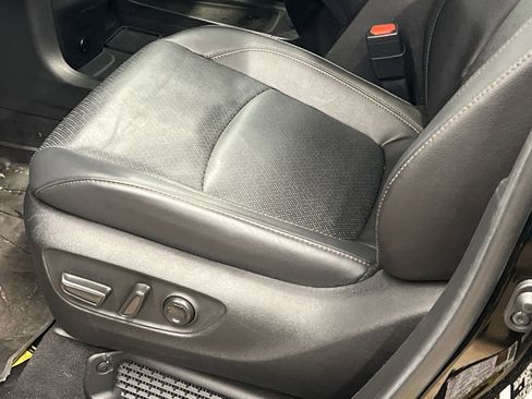 Used 2025 Toyota Sienna Platinum image 11