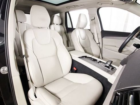 Certified 2025 Volvo XC90 B5 Plus w/ Protection Package Premier AWD/4WD image 19