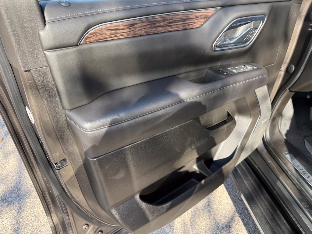 Used 2021 Chevrolet Suburban LT w/ Luxury Package AWD/4WD image 15