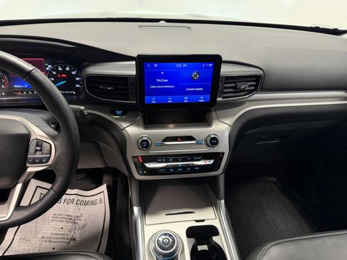 Used 2023 Ford Explorer XLT w/ Equipment Group 202A image 7