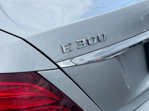 Used 2017 Mercedes-Benz E 300 4MATIC image 27