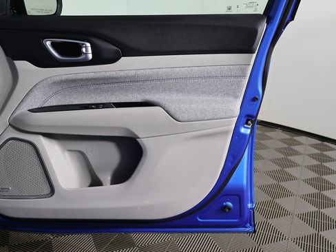 Used 2023 Jeep Compass Latitude w/ Sun and Sound Group image 21