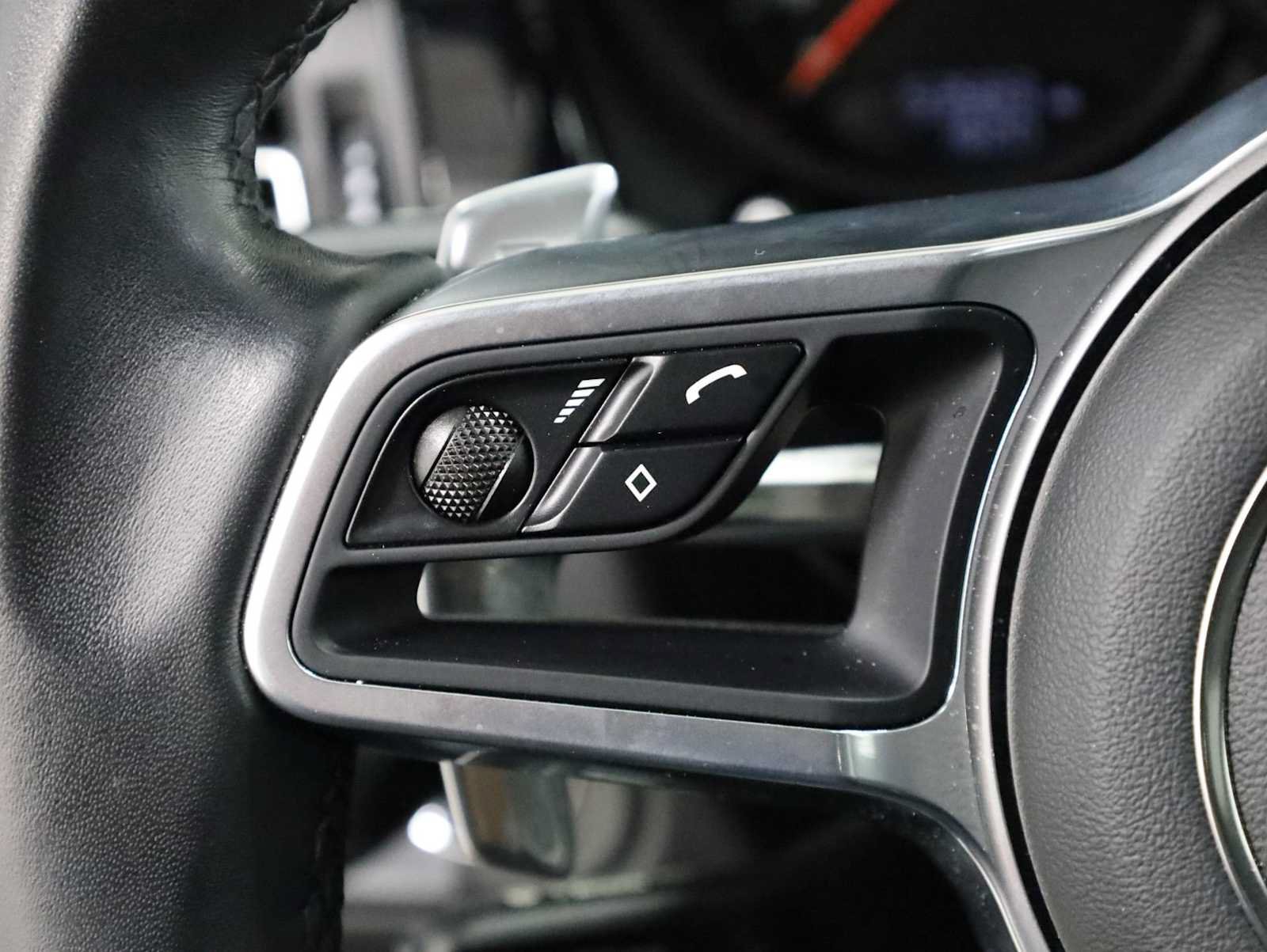 Used 2020 Porsche Macan AWD/4WD image 27