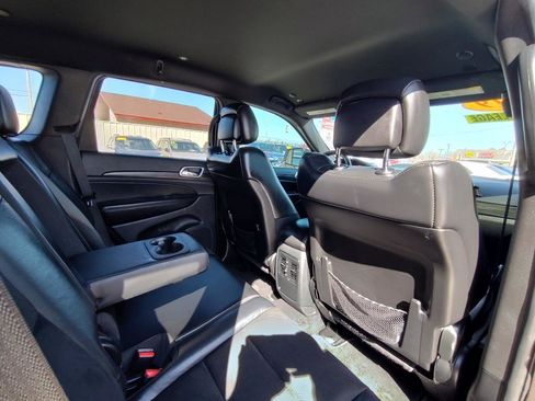 Used 2019 Jeep Grand Cherokee Laredo w/ Laredo X Package image 44