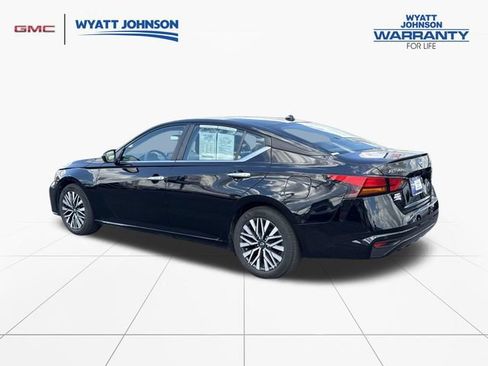 Used 2025 Nissan Altima 2.5 SV FWD image 3