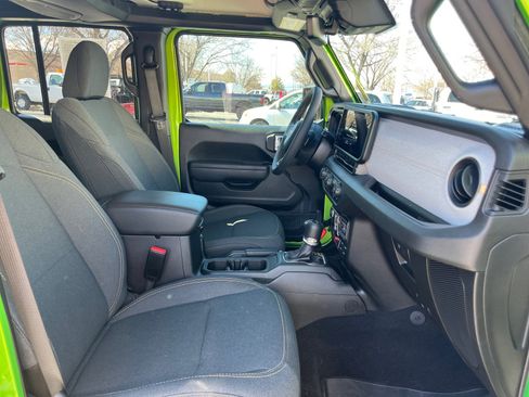 Used 2025 Jeep Gladiator Willys image 28