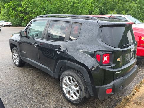 Used 2017 Jeep Renegade Latitude AWD/4WD image 4