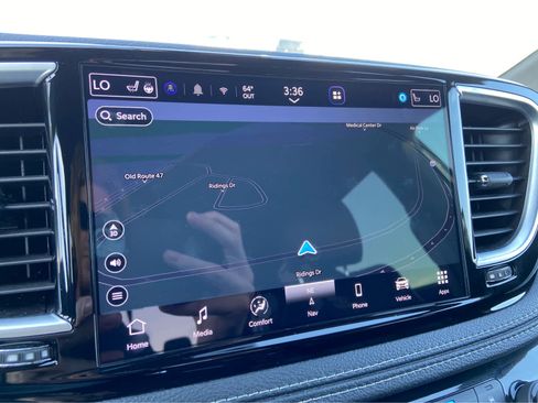 Used 2025 Chrysler Pacifica Limited FWD image 30