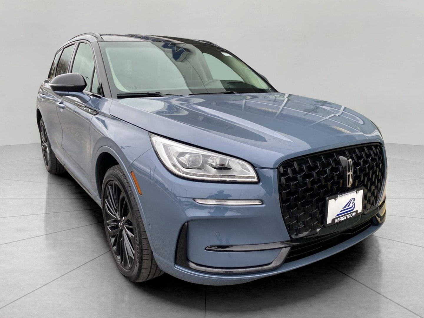 Used 2023 Lincoln Corsair Reserve AWD/4WD image 1