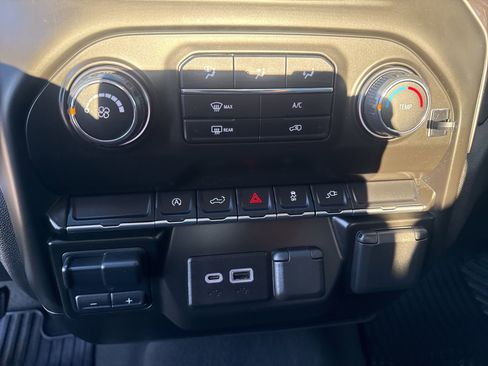 Used 2021 Chevrolet Silverado 1500 Custom AWD/4WD image 15