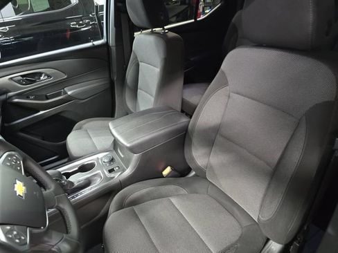 Used 2023 Chevrolet Traverse LT w/ LPO, Floor Liner Package FWD image 18