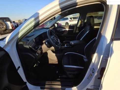 Certified 2025 Buick Envision Sport Touring image 5