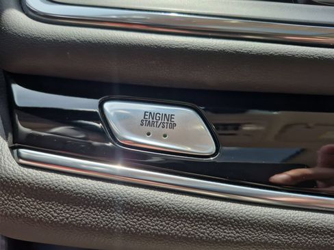 Used 2022 Buick Enclave Avenir w/ Avenir Technology Package AWD/4WD image 18