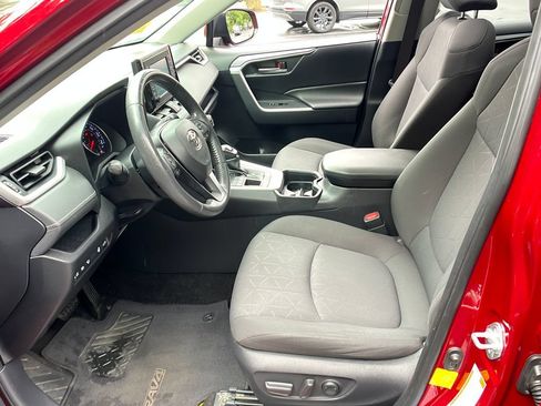 Used 2019 Toyota RAV4 XLE w/ Convenience Package AWD/4WD image 9