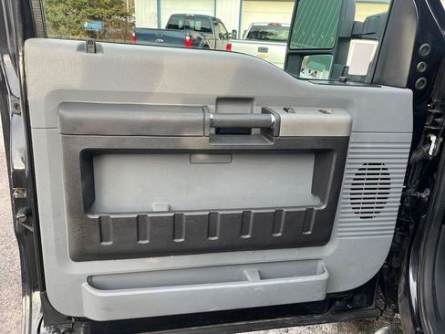 Used 2015 Ford F250 XLT w/ Snow Plow Prep Package image 13