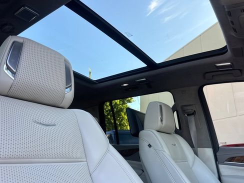 Used 2022 Cadillac Escalade ESV Sport Platinum w/ Heavy-Duty Trailer Package AWD/4WD image 16