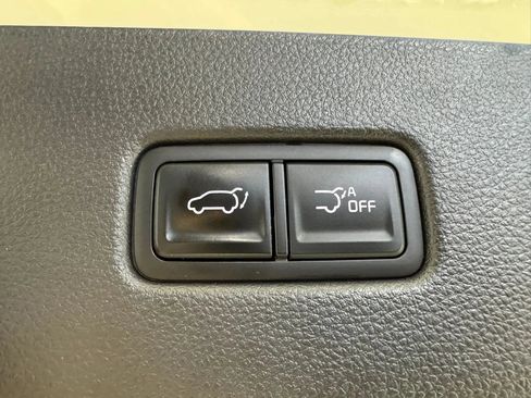 Used 2024 Kia Carnival EX FWD image 25
