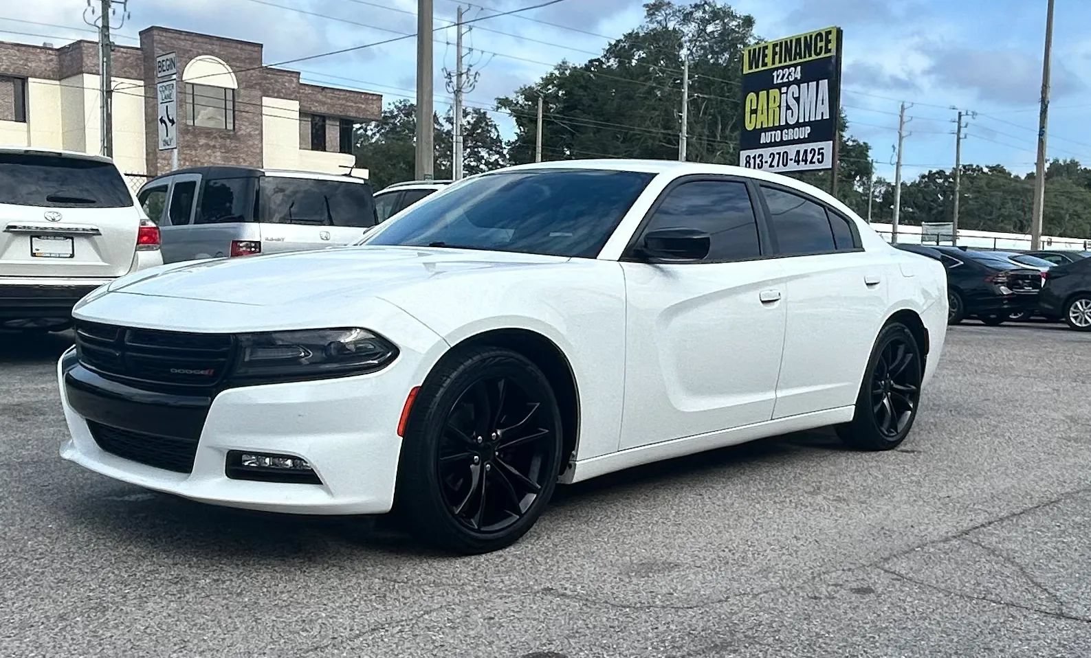 Used 2016 Dodge Charger SXT w/ Blacktop Package RWD image 3