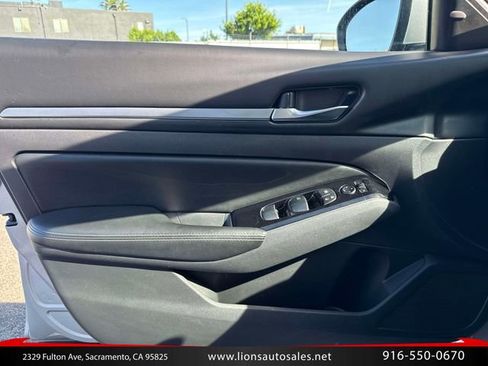 Used 2023 Nissan Altima 2.5 SV FWD image 19