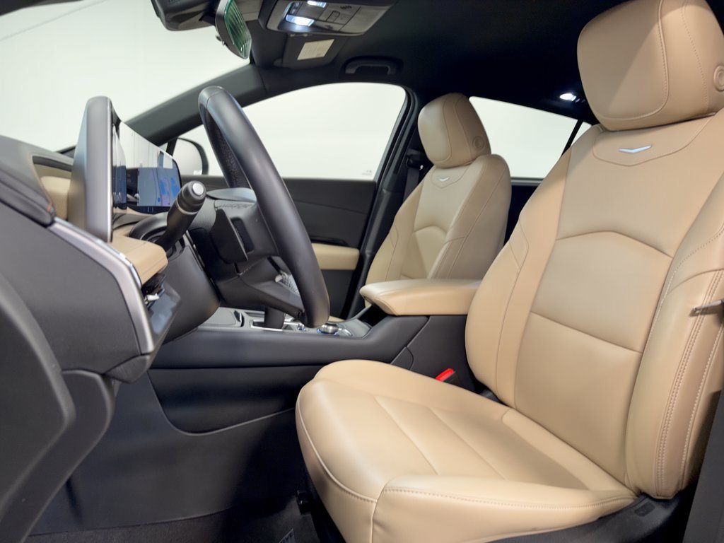 Used 2024 Cadillac XT4 Luxury FWD image 5