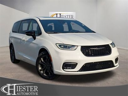 New 2026 Chrysler Pacifica Select