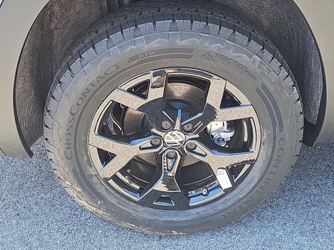 New 2026 Volkswagen Atlas Peak Edition AWD/4WD image 3