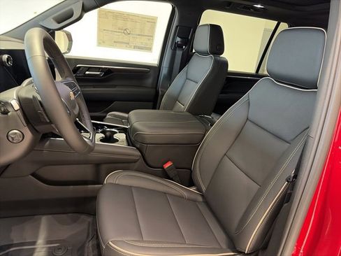 New 2026 Chevrolet Suburban Premier image 13