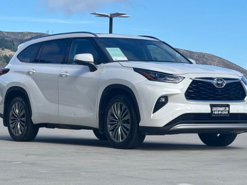 Used 2021 Toyota Highlander Platinum AWD/4WD image 6