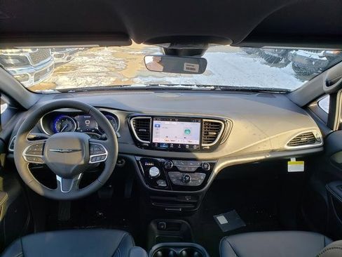 New 2026 Chrysler Voyager LX image 8