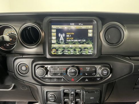 Used 2023 Jeep Wrangler Willys image 12