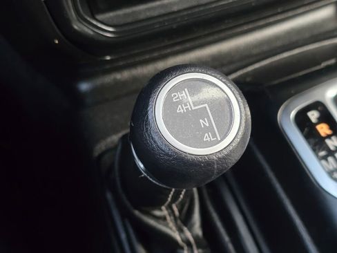 Used 2020 Jeep Gladiator Overland image 36