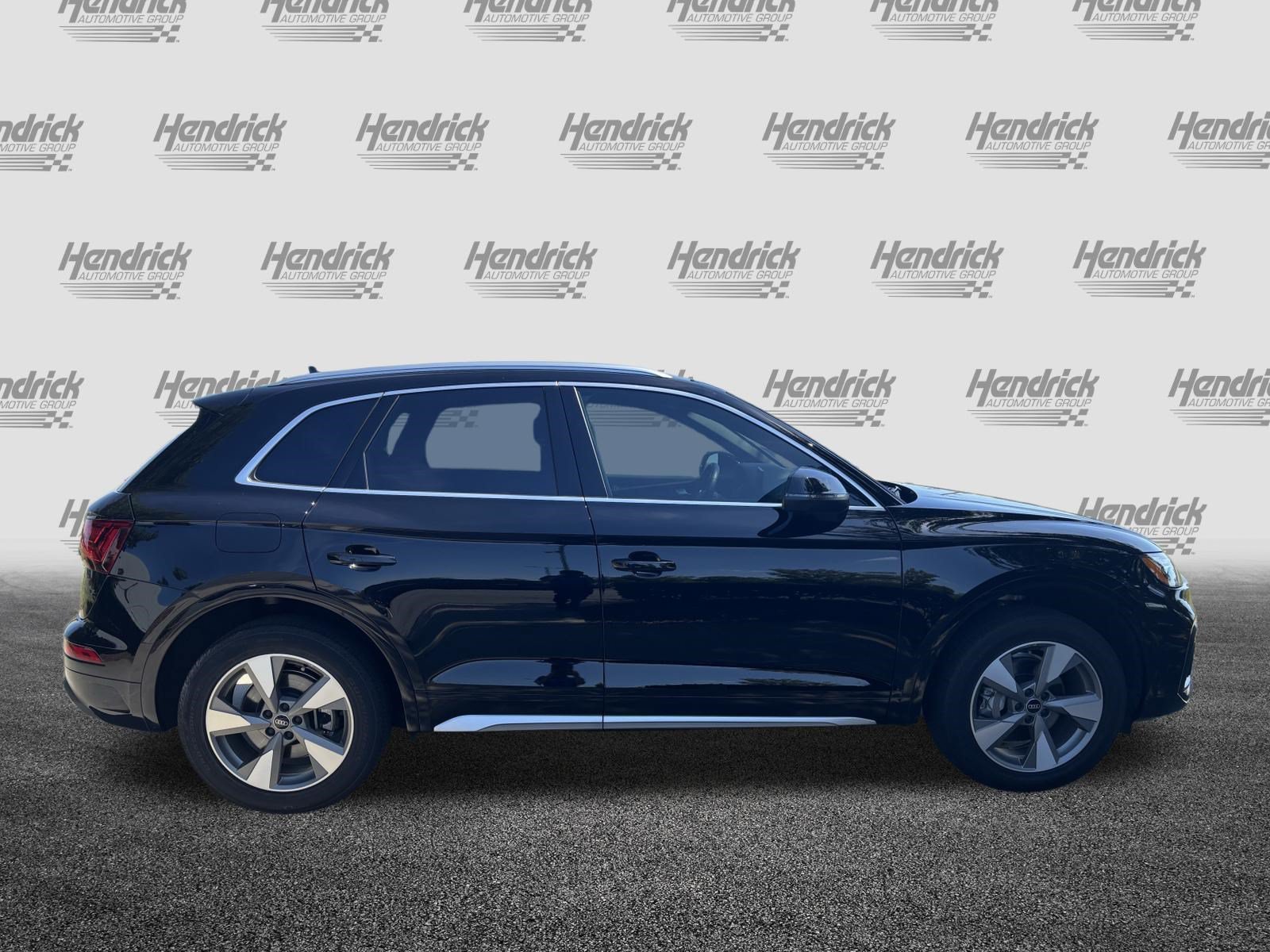 Used 2023 Audi Q5 2.0T Premium w/ Convenience Package AWD/4WD image 11
