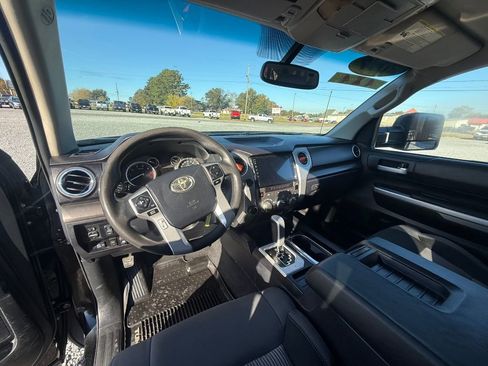 Used 2017 Toyota Tundra SR5 image 11