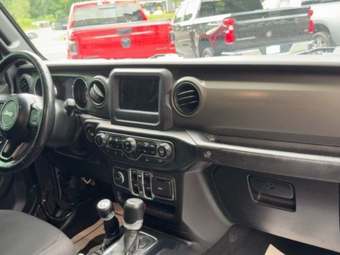 Used 2021 Jeep Gladiator Sport AWD/4WD image 13