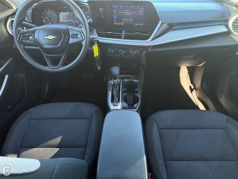 Used 2024 Chevrolet Trax LS w/ LS Convenience Package image 13