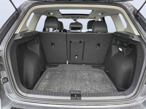 Used 2024 Volkswagen Taos SE w/ Panoramic Sunroof Package image 18