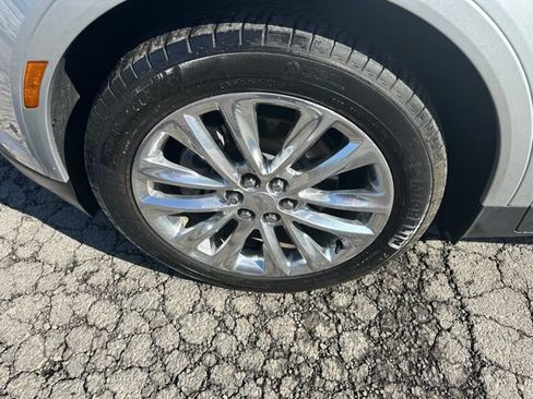 Used 2017 Cadillac XT5 Platinum w/ Driver Assist Package AWD/4WD image 9