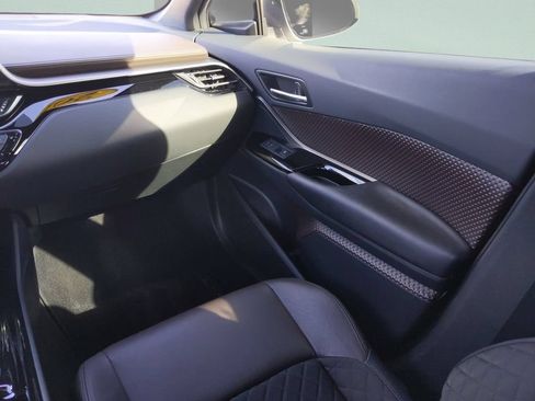 Used 2019 Toyota C-HR Limited FWD image 17