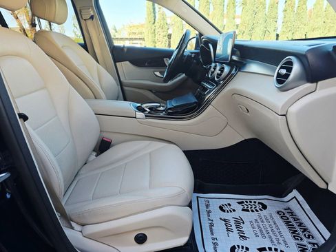 Used 2017 Mercedes-Benz GLC 300 4MATIC image 25