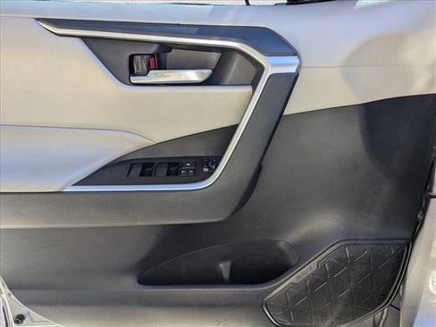 Used 2021 Toyota RAV4 XLE w/ Convenience Package image 8