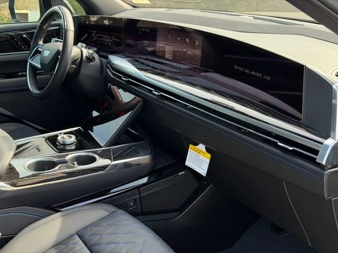 New 2026 Cadillac Escalade IQ Sport 1 w/ LPO, ONYX Package image 27